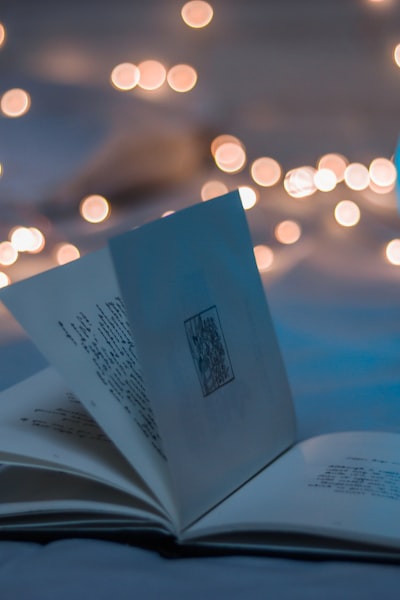 动漫《咒术回战》第二季海报，主角虎杖悠仁战斗姿态