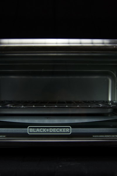 韩剧《黑暗荣耀》主演宋慧乔海报，复仇主题暗黑风格